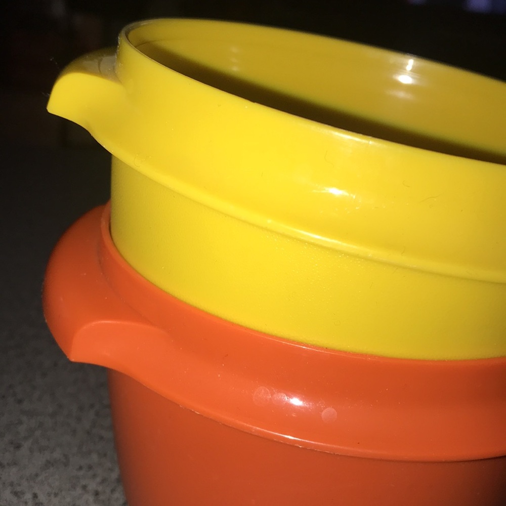 Two Vintage Tupperware plastic bowls - Picture 12 of 12